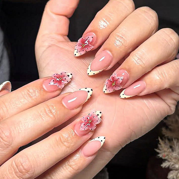 Artfully Designed Press-On Nails kalsten