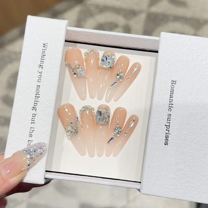 Artificial nails with exclusive rhinestone embellishments Kalsten