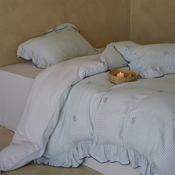 Quilted bedding set made of cotton blend with gingham check and delicate floral embroidery