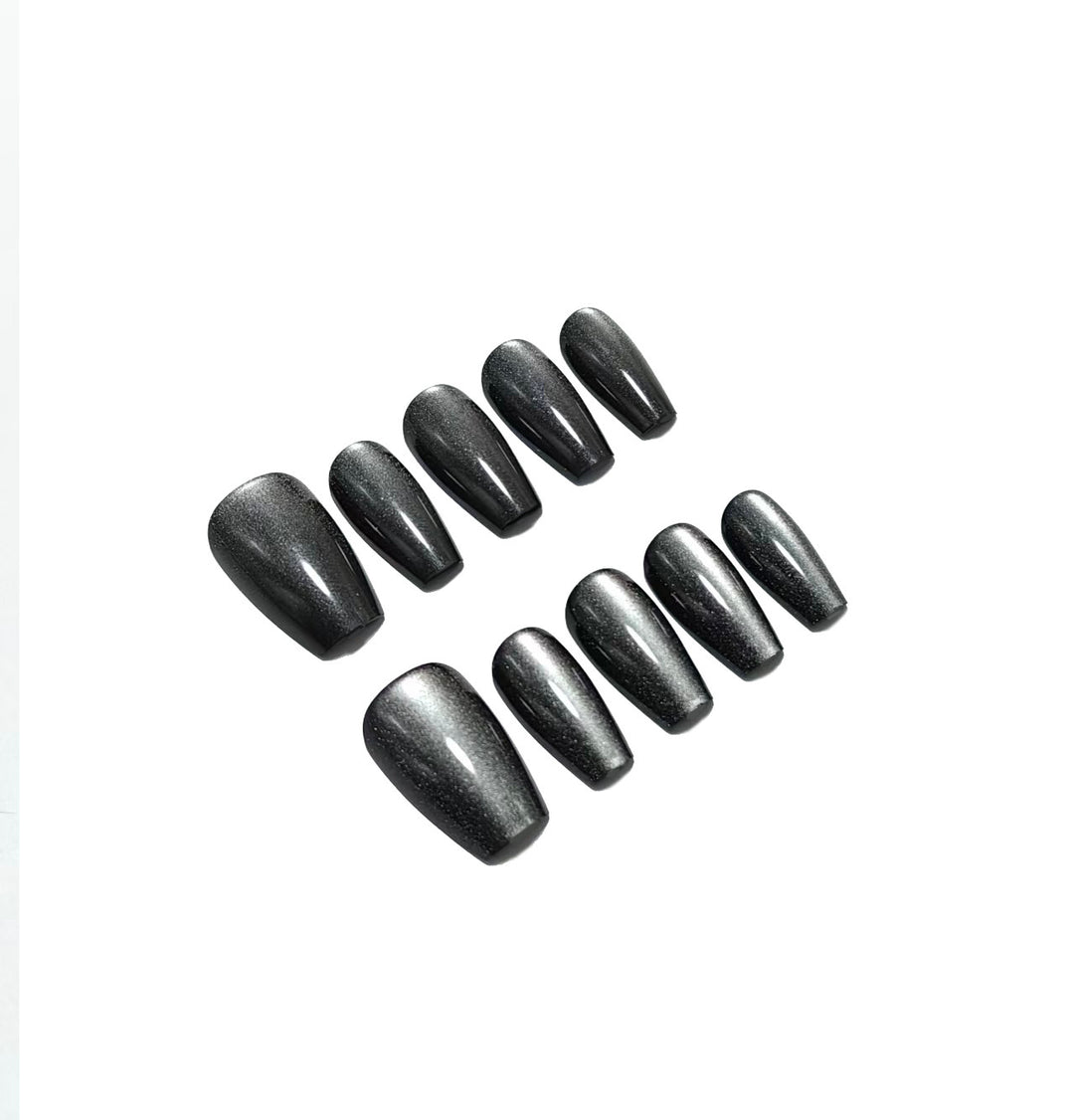 Nail art set with elegant metallic finish Kalsten