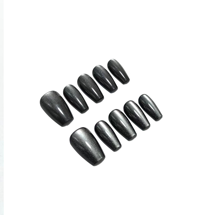 Nail art set with elegant metallic finish Kalsten
