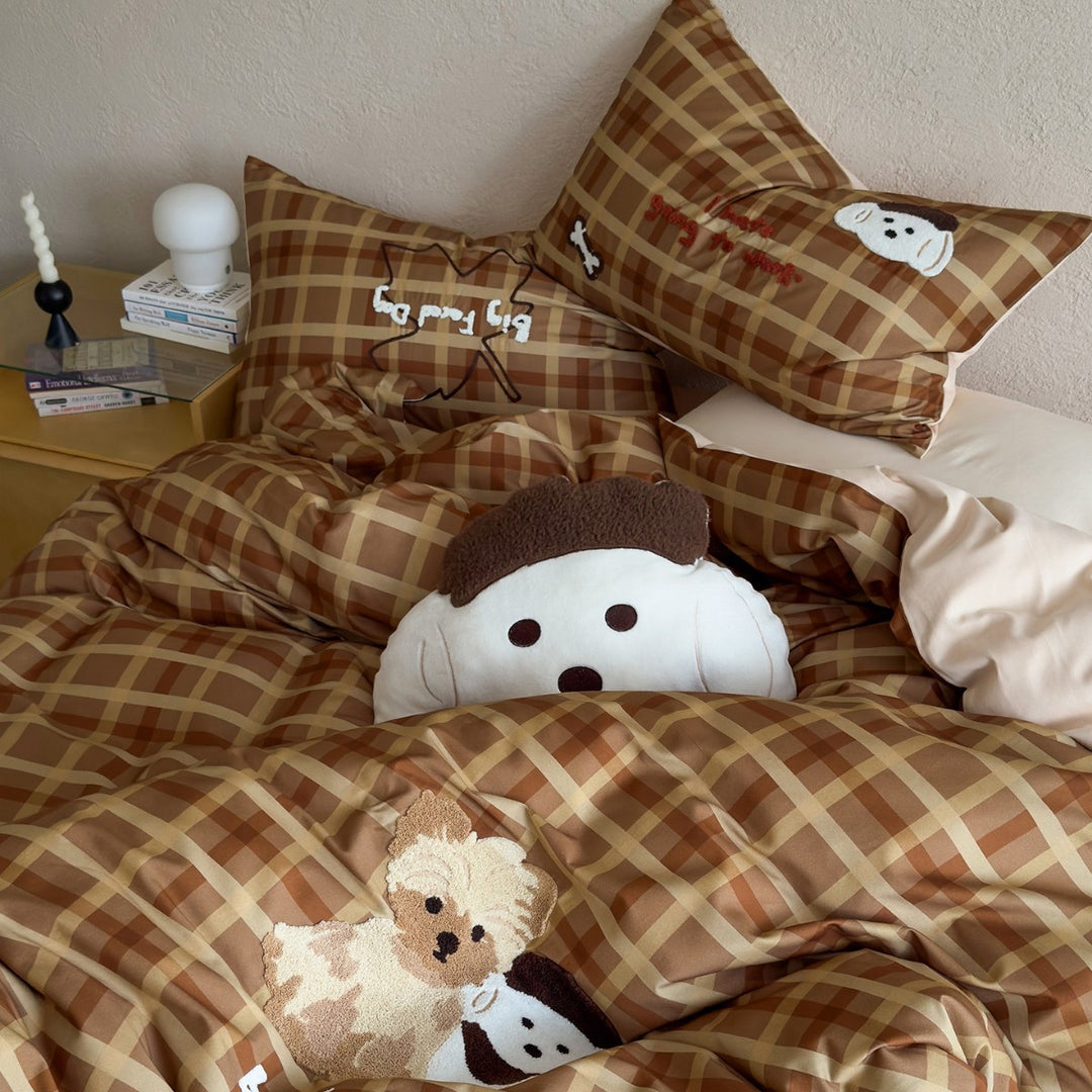 Checked cotton satin bedding set with chenille applications