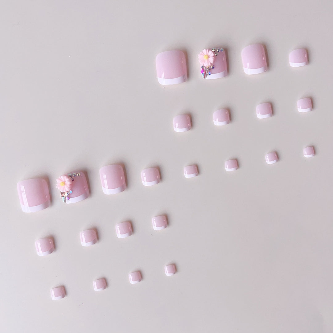 Nail design with floral accents Kalsten