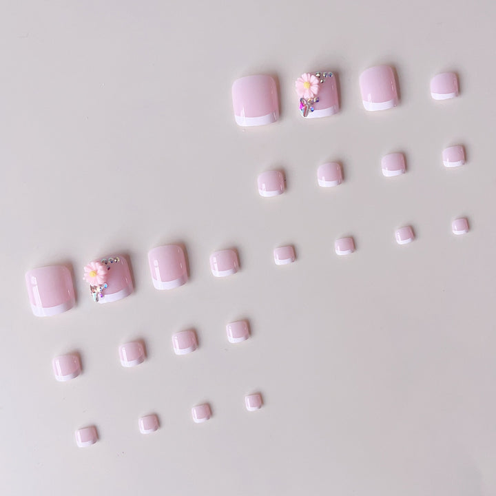 Nail design with floral accents Kalsten