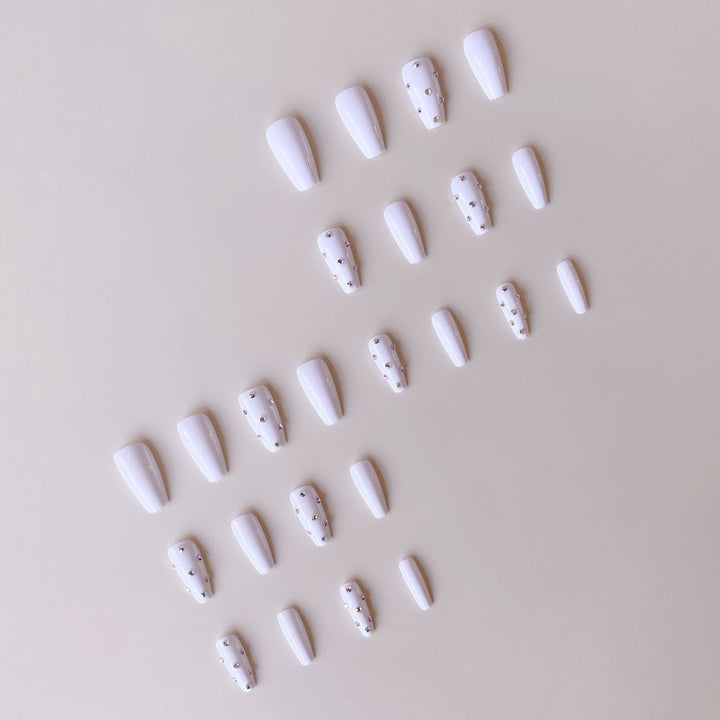 Acrylic nail set with elegant rhinestone decorations Kalsten