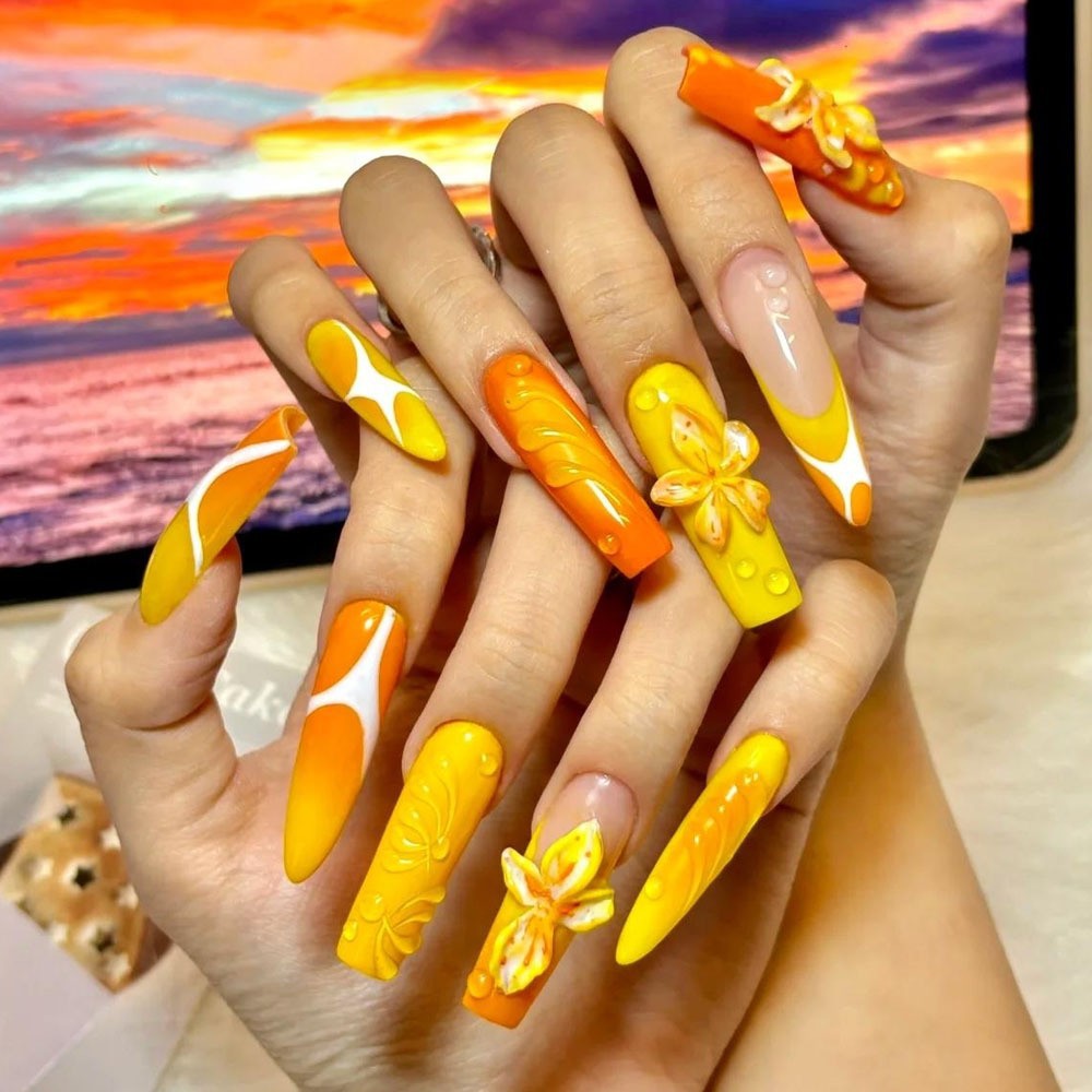 Elegant Artificial Nails with Botanical Designs Kalsten