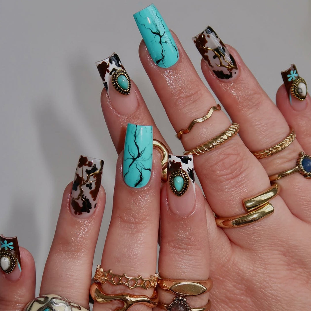 Artful fingernails with unique marble and jewelry design Kalsten