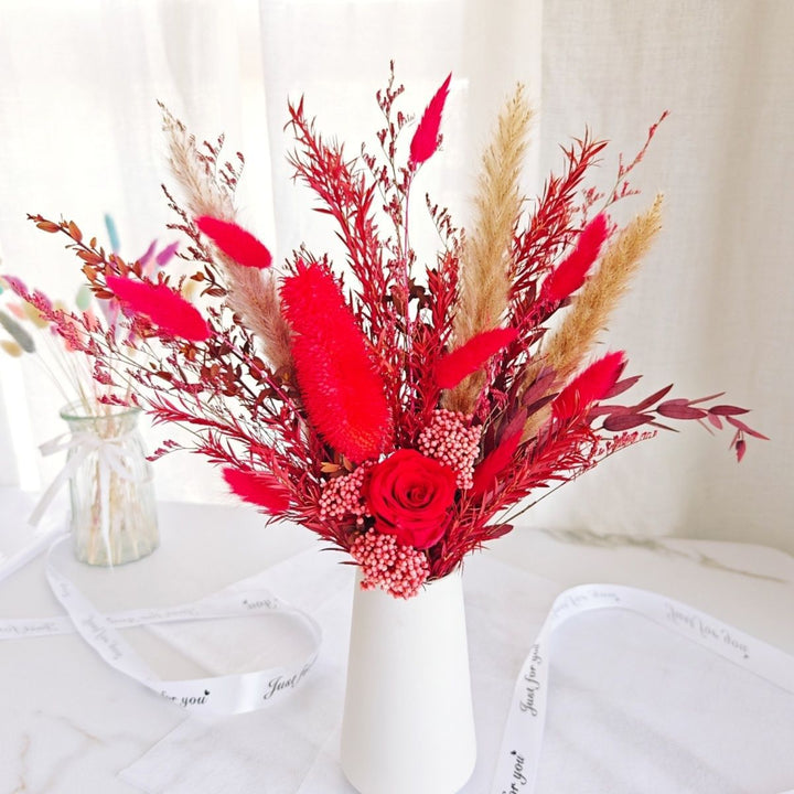 Chic Dried Flower Arrangement