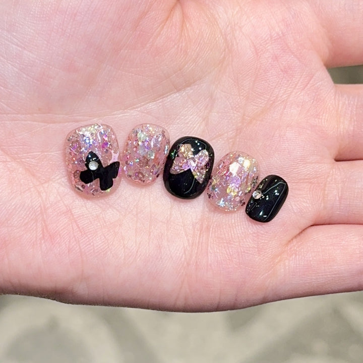 Artificial nails with glitter and bow accents Kalsten