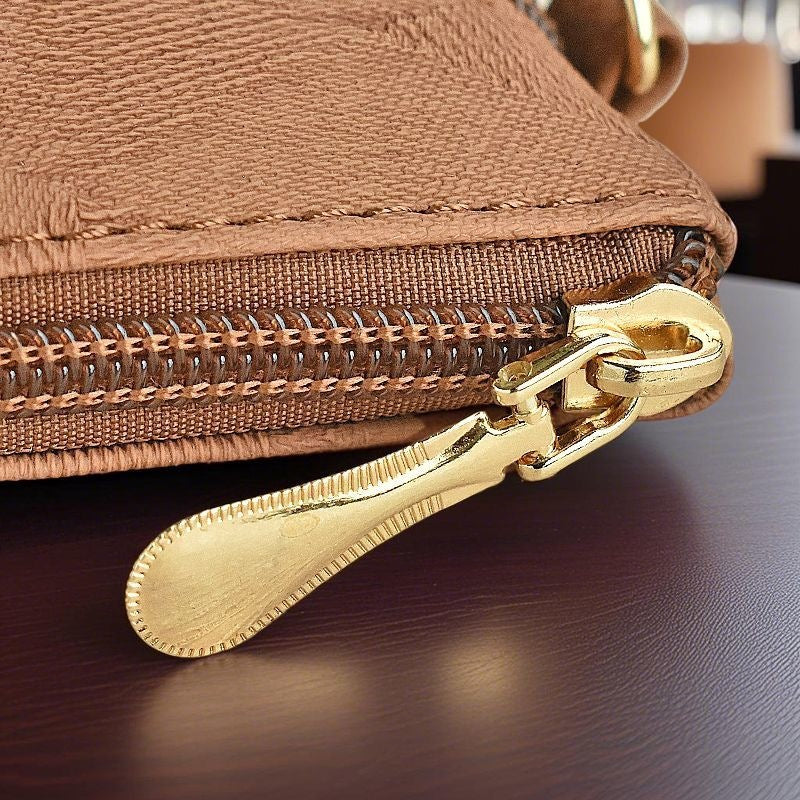 Elegant Clutch With Practical Zipper Kalsten