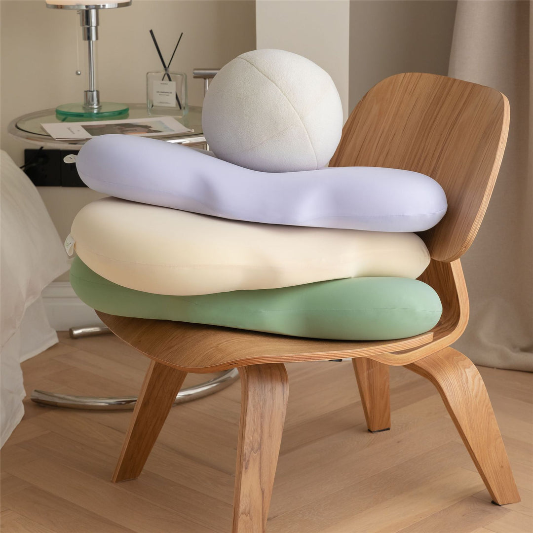 Ergonomic baby pillow against flat head with memory foam