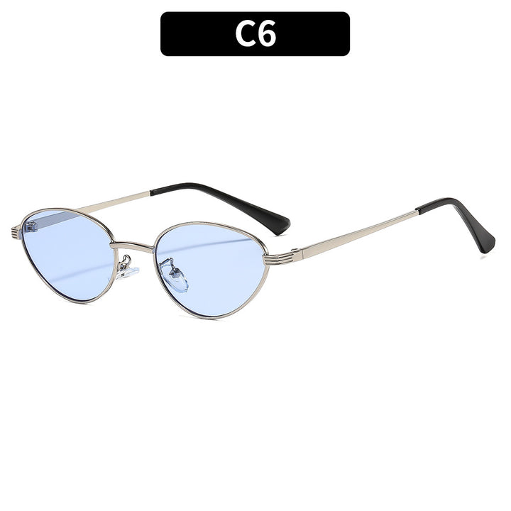 Vintage-Inspired Cat-Eye Sunglasses Chic Look