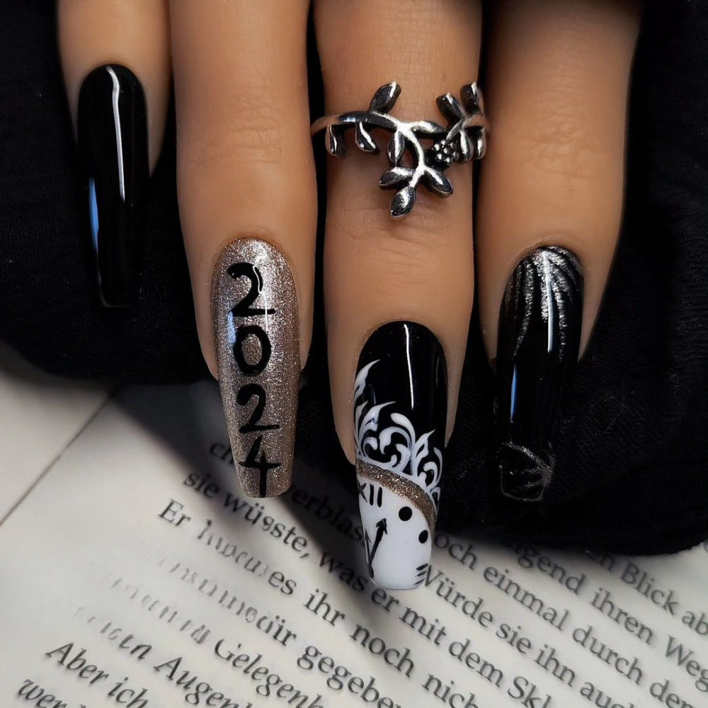 Artificial nails in elegant black and white design Kalsten