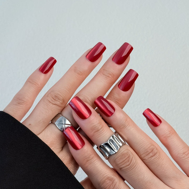 High-gloss artificial nails with modern design Kalsten