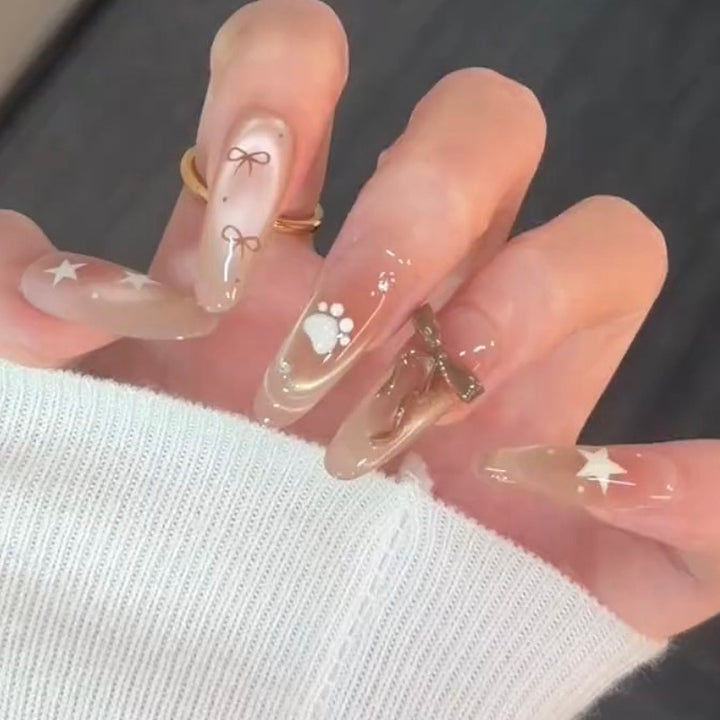Artificial nail set with festive gift design and elegant glitter accents Kalsten