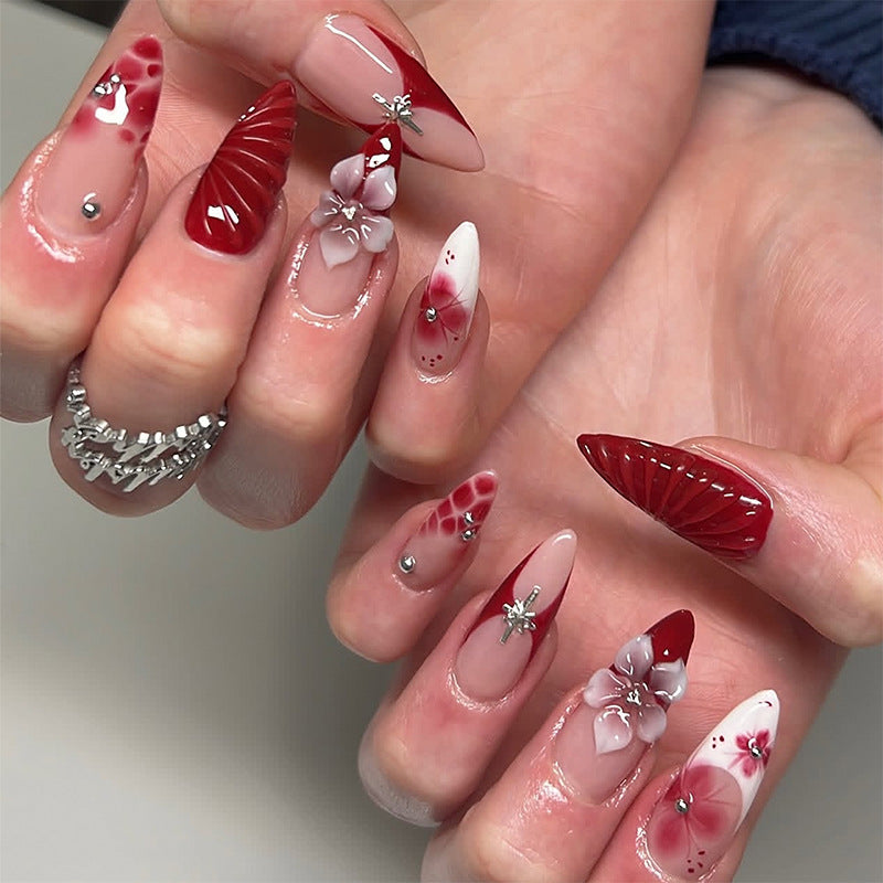 Artful nail set with floral accents Kalsten
