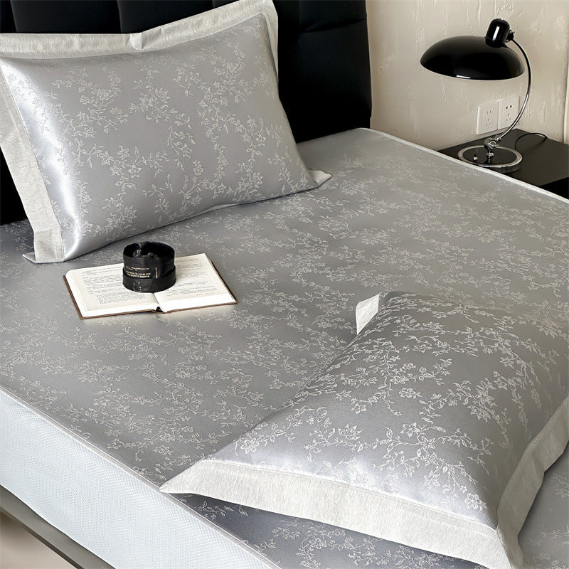 Finely woven satin fitted sheet with floral jacquard relief and reinforced all-round elastic