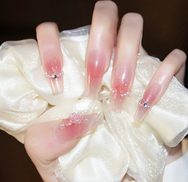 Elegant nail design with pearl embellishment Kalsten