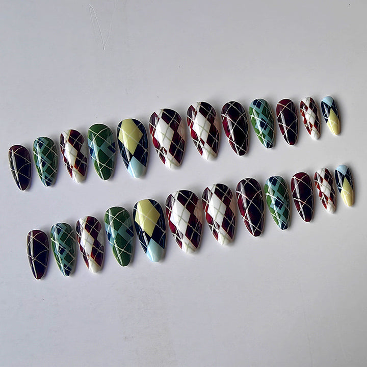 Artificial nails in elegant check pattern Kalsten