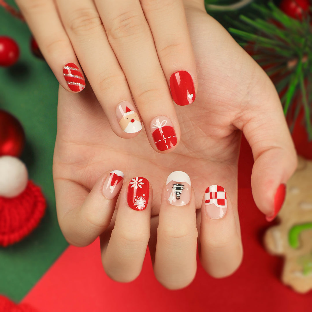 Festive nail art with Christmas motifs Kalsten
