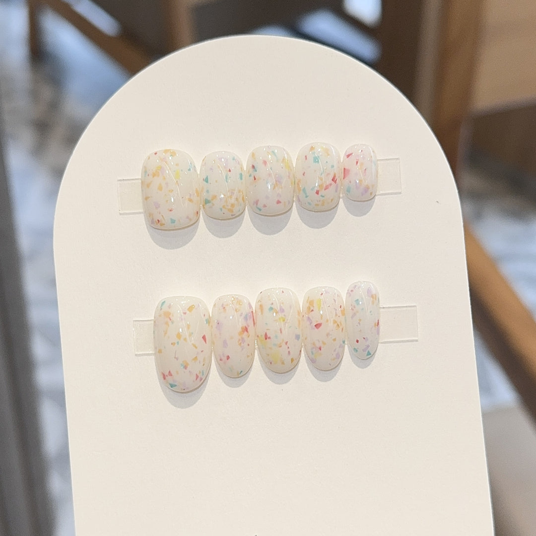 Artificial nails with cheerful sparkle design Kalsten