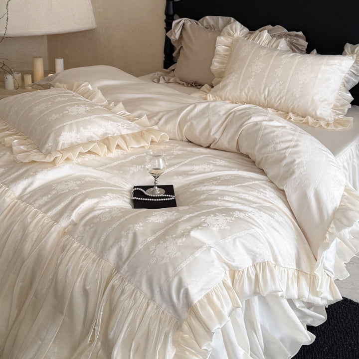 Bedding set – fine satin jacquard with ruffled bed skirt and frill pillow