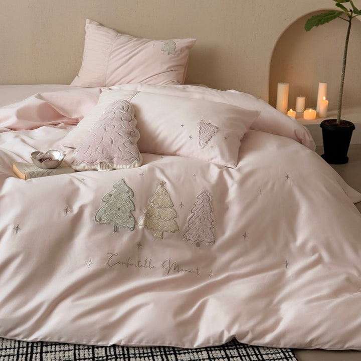 Embroidered bedding set made of cotton satin with pine appliqué