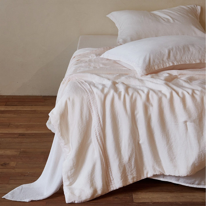 Linen bedding set with fine tucks and washed linen look