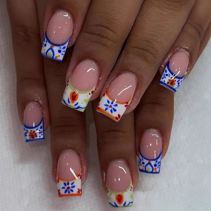 Artificial Nails in Elegant Floral Designs Kalsten