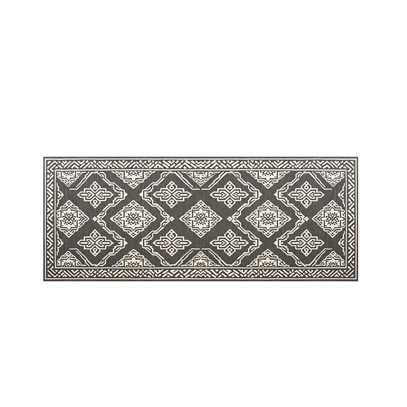 Vintage-Inspired Geometric Area Rug Kalsten