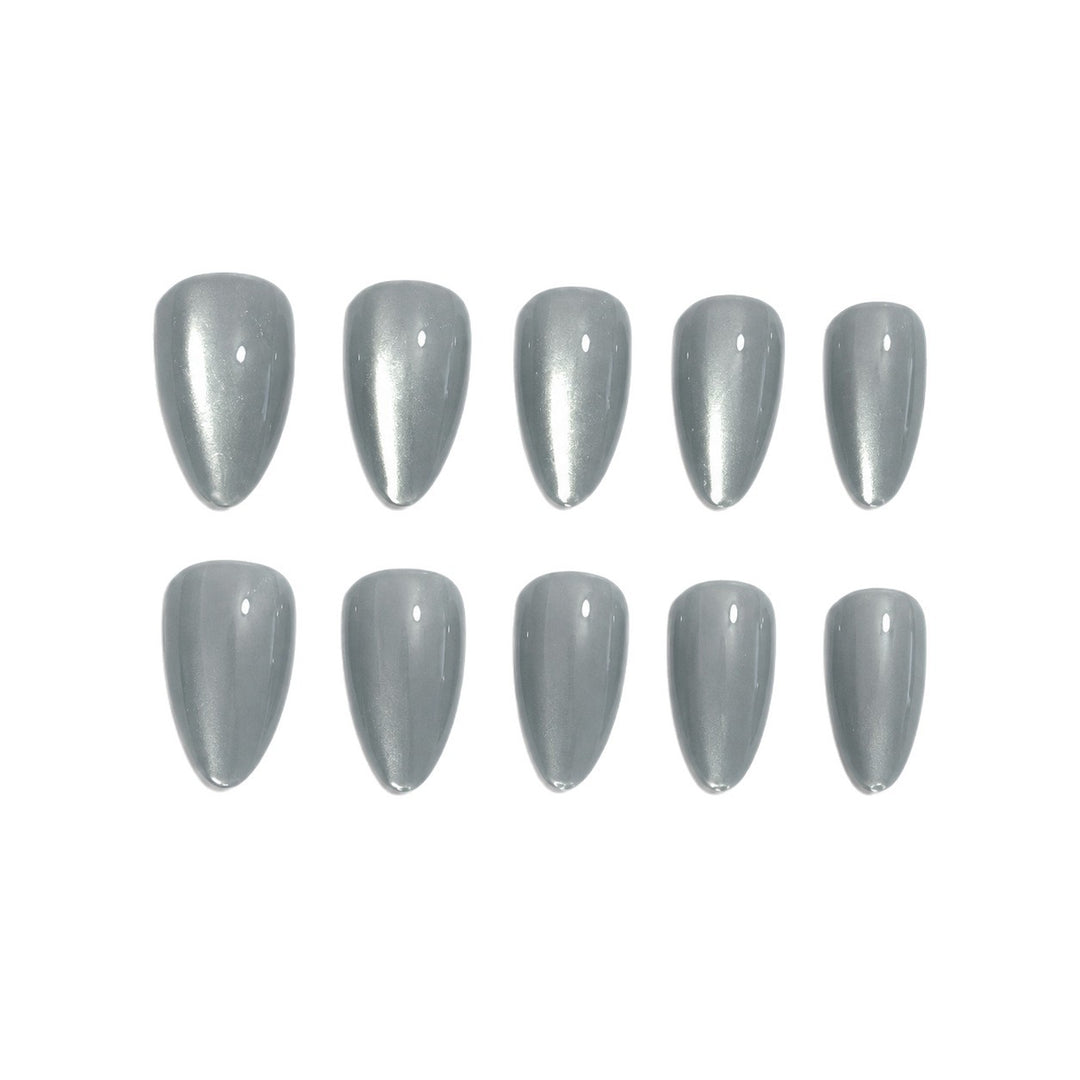 Trendy art nails with elegant gradient and high gloss finish Kalsten