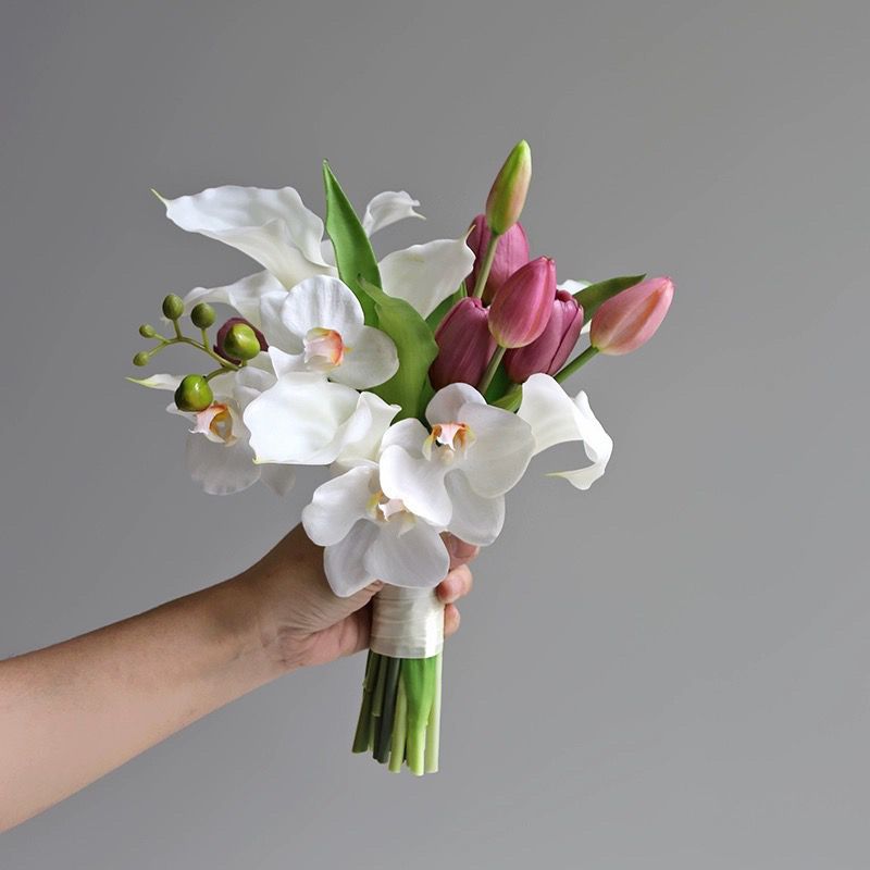Elegant Floral Bridal Bouquet