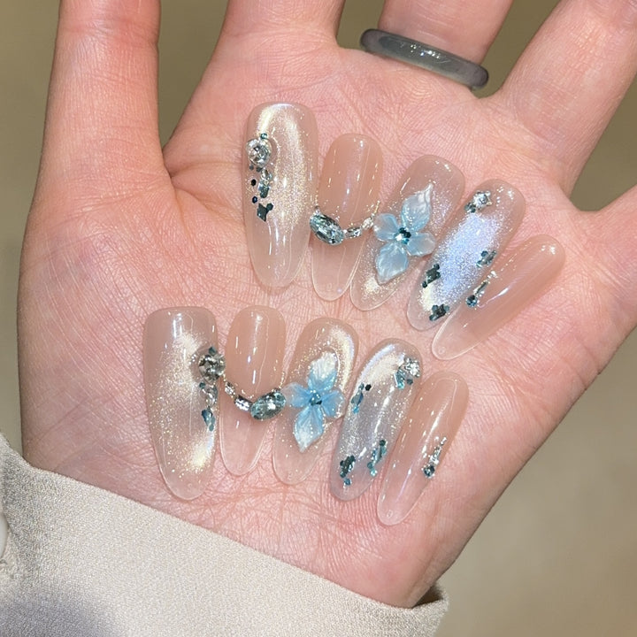 Artificial nails with unique floral design and glitter accents Kalsten