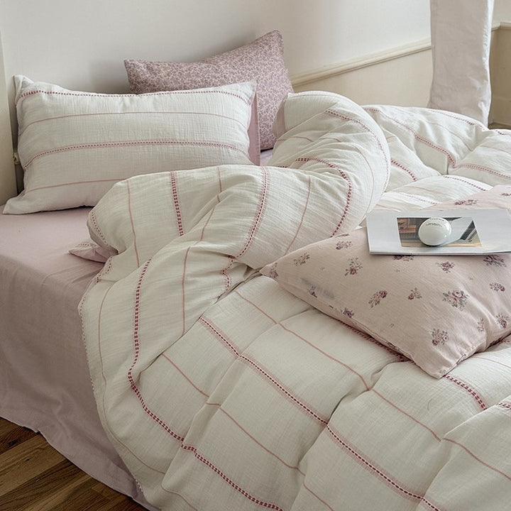 Breathable linen-cotton bedding set with quilted stripes and reversible design