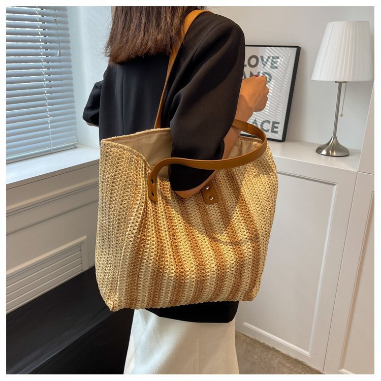 Spacious shopper bag with leather accents Kalsten