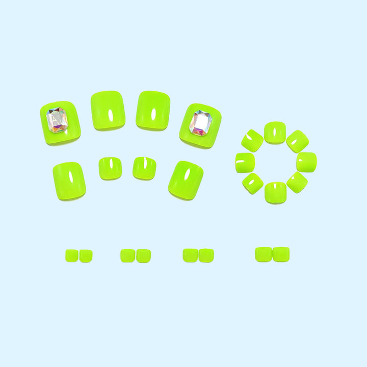 Toenails with glittering 3D applications Kalsten