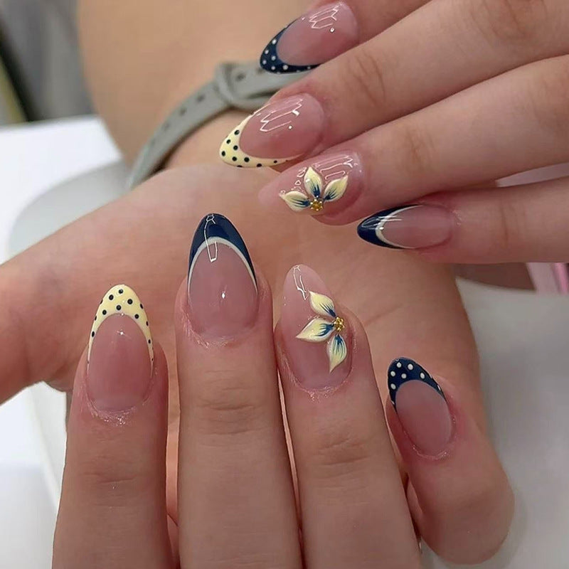 Artful nail tips with floral accent Kalsten