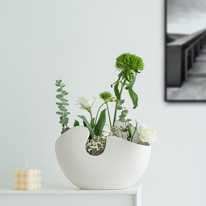 Elegant and modern ceramic vase Kalsten