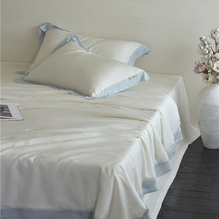 Elegant satin bedding set with silky touch, contrasting border and concealed closure