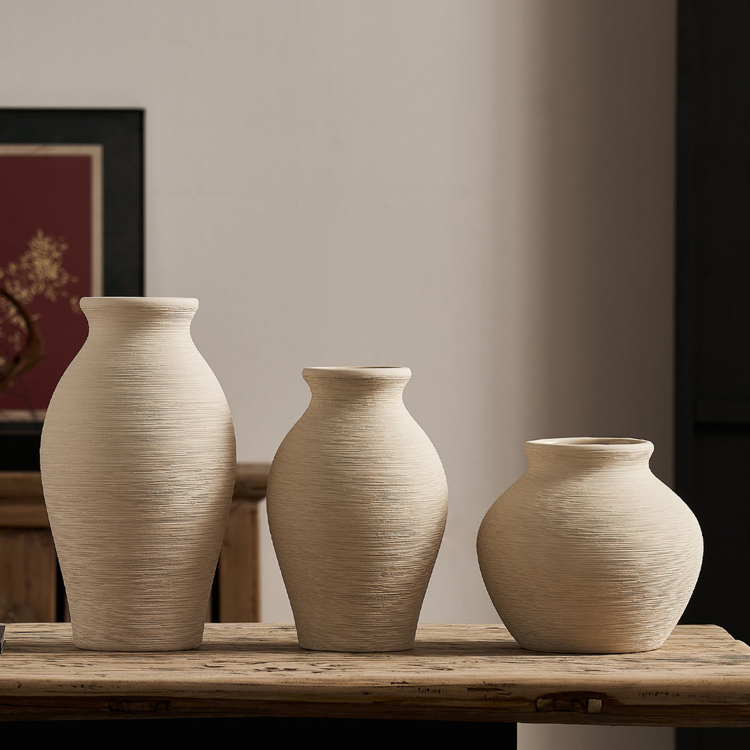 Elegant ceramic vase with textured design Kalsten