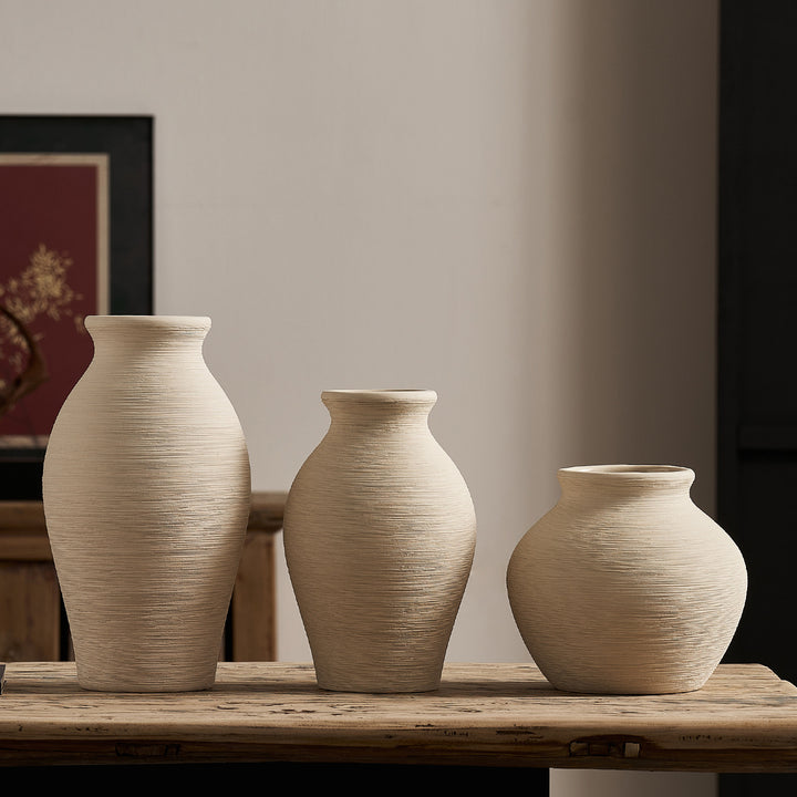 Elegant ceramic vase with textured design Kalsten
