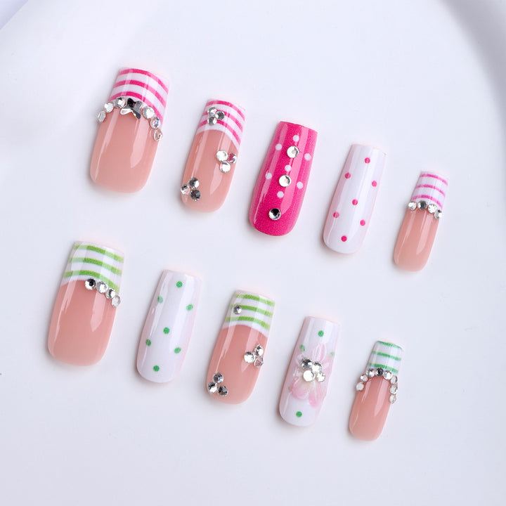 Artificial nails with creative patterns and applications Kalsten