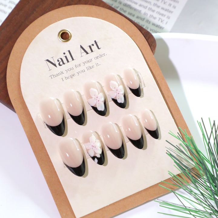 Elegant Nail Art with Flower Accents Kalsten