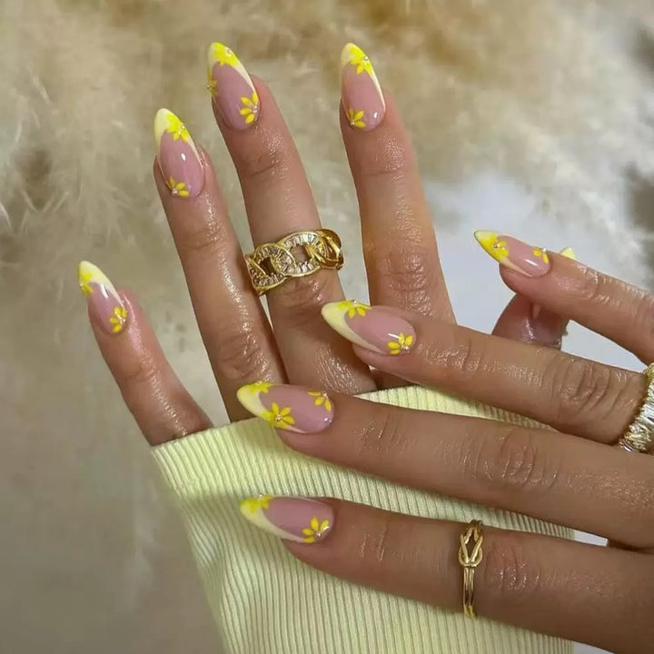 Artificial Nail Set with Floral Accents Kalsten