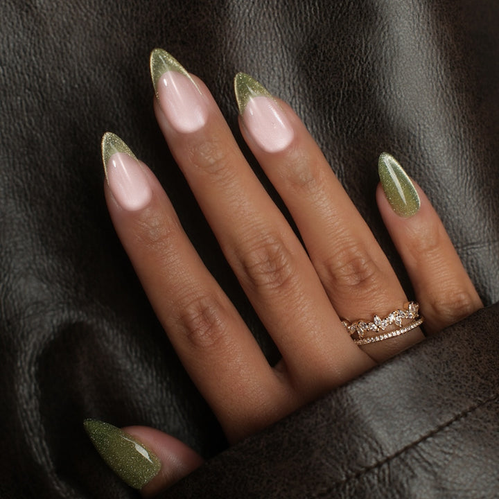 Acrylic nail set with glamorous claw cut and sparkling accents Kalsten
