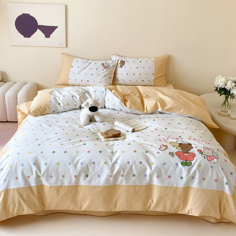 Children's bedding set made of fine cotton blend with pastel-colored polka dot print and teddy appliqué