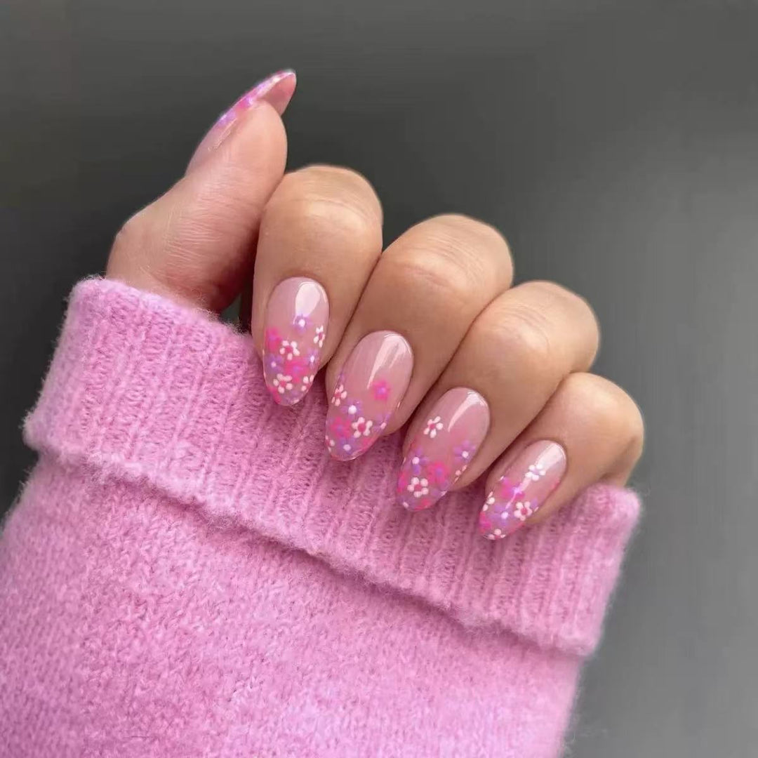 Nail set with floral design and sparkling accents Kalsten