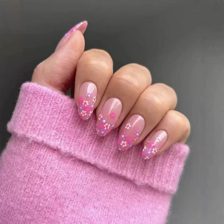 Nail set with floral design and sparkling accents Kalsten