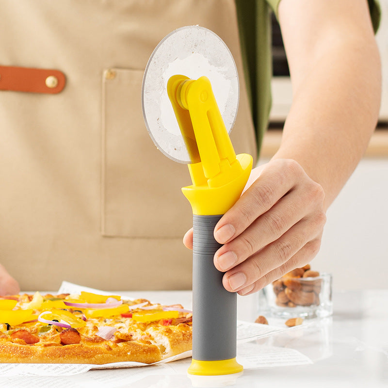 Ergonomic pizza cutter with safety mechanism Kalsten