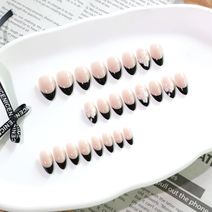 Elegant Nail Art with Flower Accents Kalsten